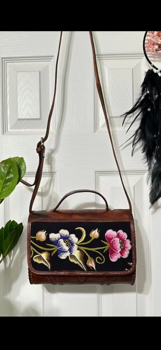 Crossbody artisanal bags